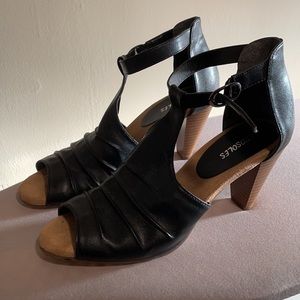 Aerosoles Peep Toe Heel (Women’s 9 1/2)